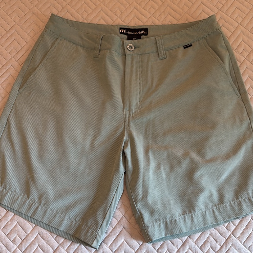 Travis Matthew Shorts, 32
